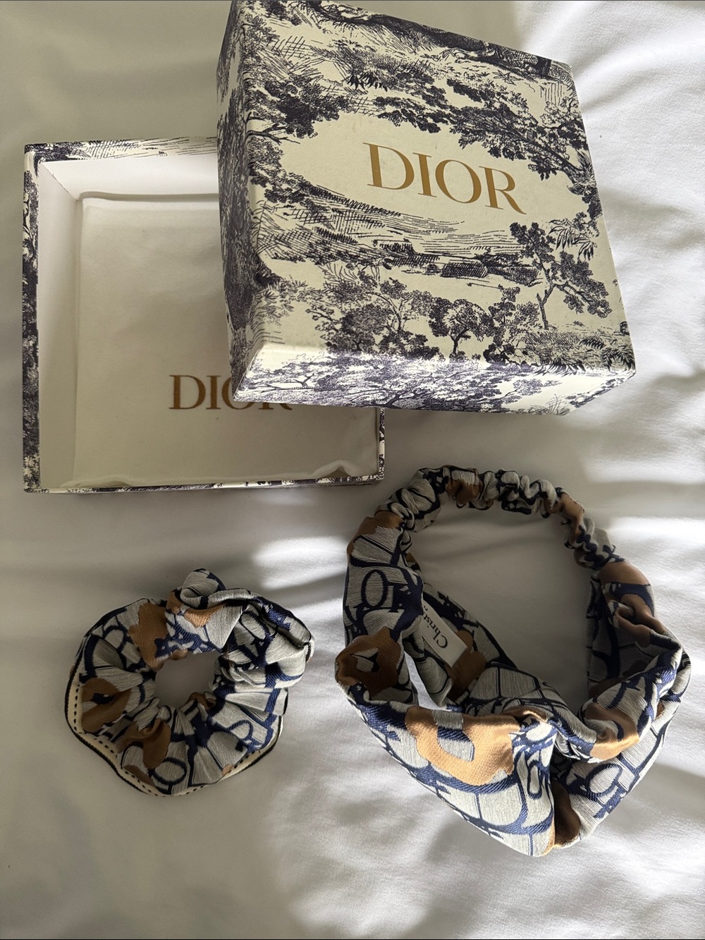 Dior Beige and Navy Logo Silk Headband & Scrunchie Set - Picture 2 of 8